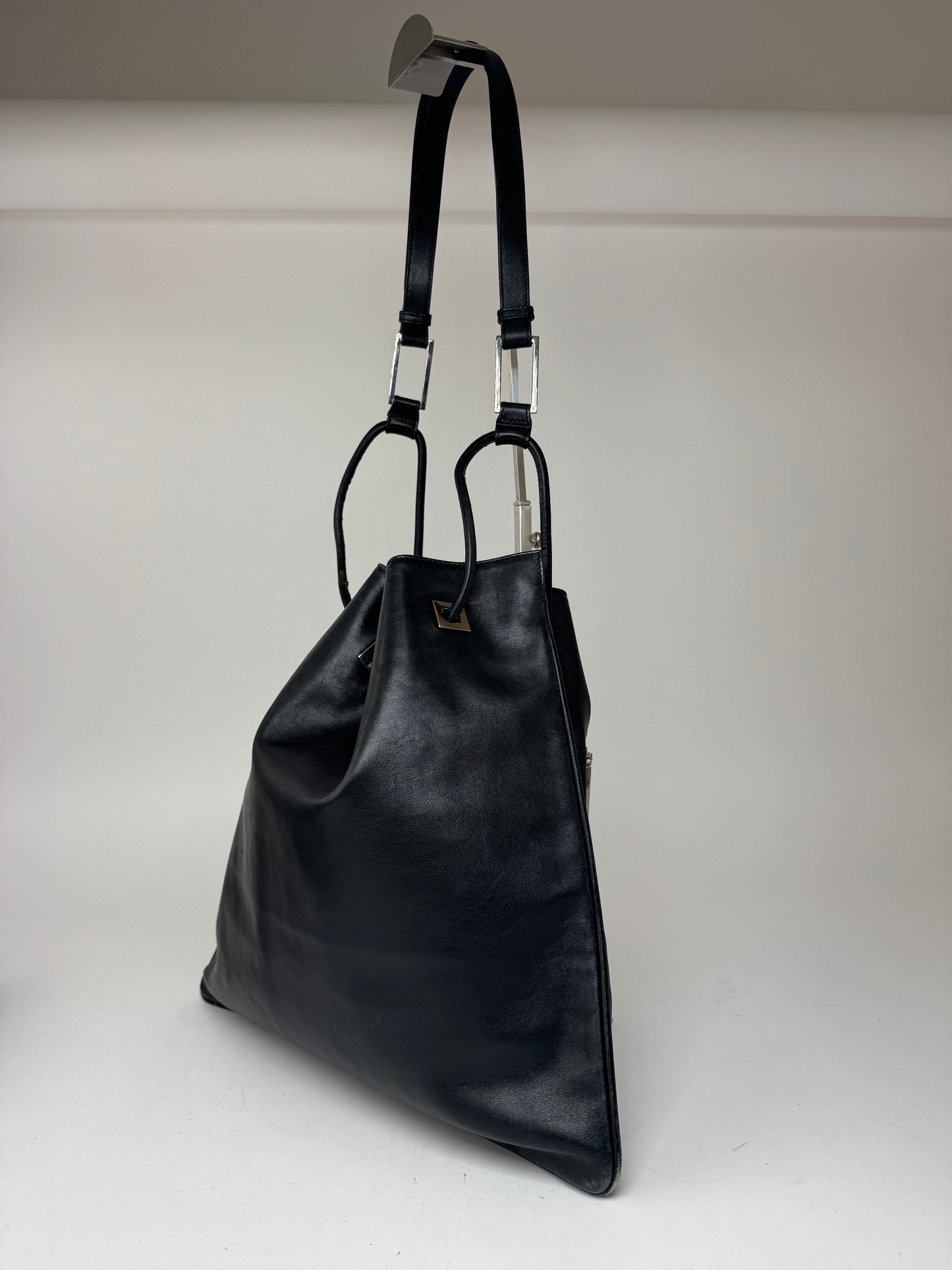 Sac seau vintage en cuir Gucci noir