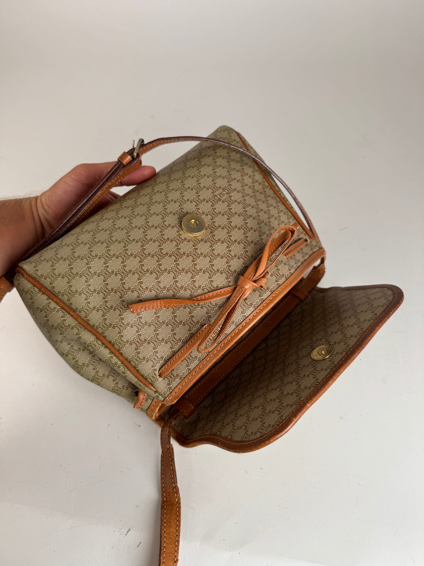 Sac bandoulière vintage Céline Triomphe Monogram beige