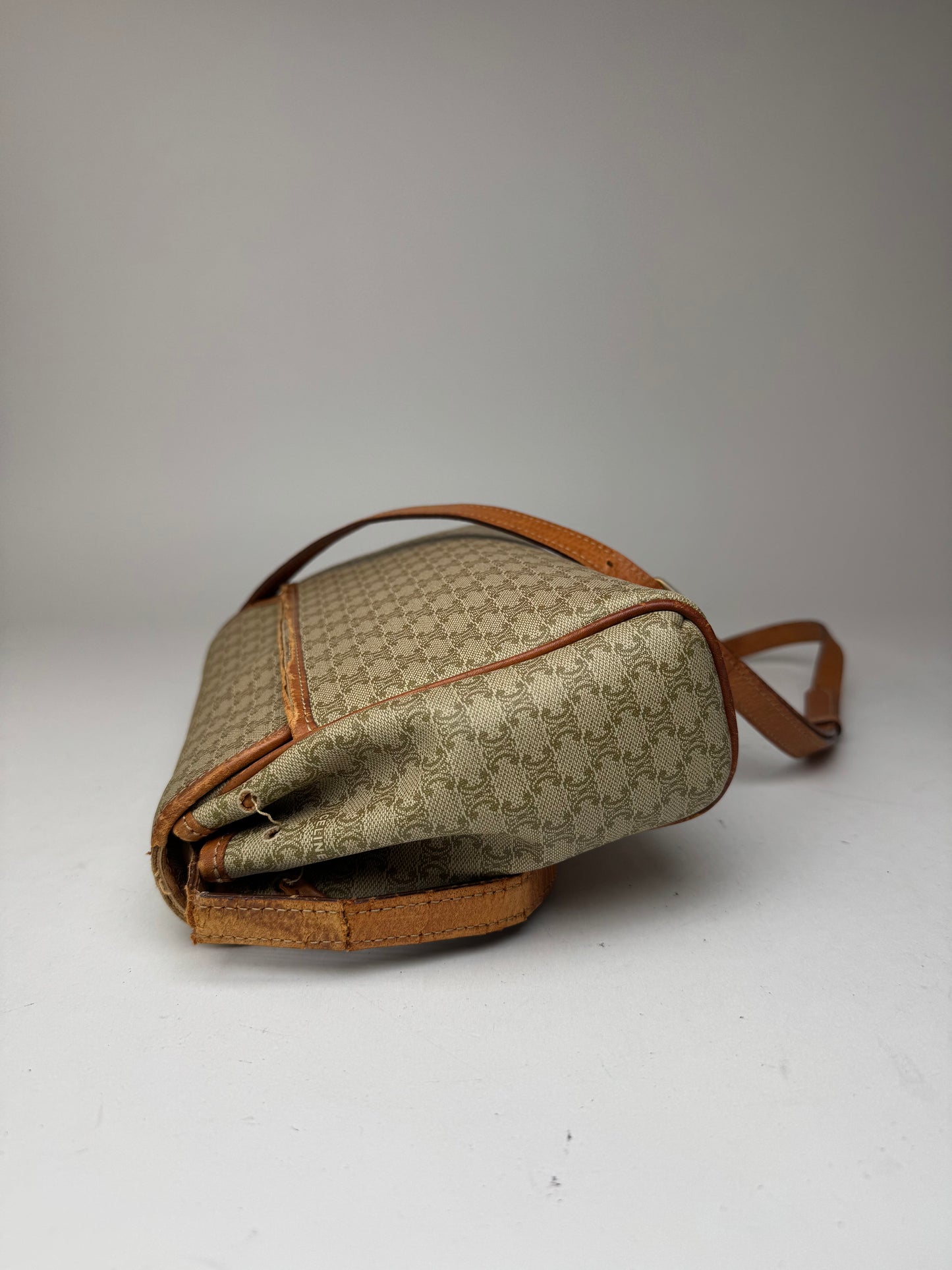 Sac bandoulière vintage Céline Triomphe Monogram beige