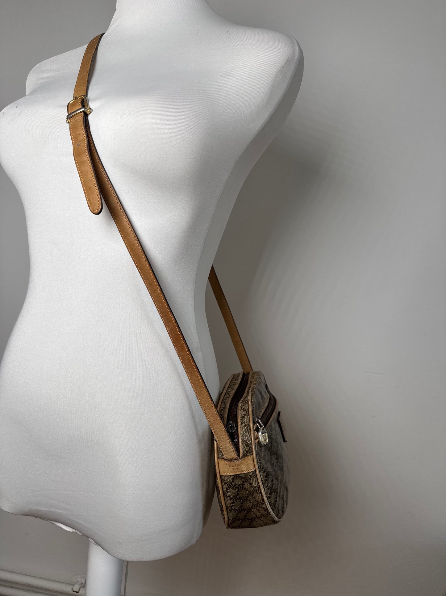 Vintage Celine patent leather crossbody Bag khaki Brown Triomphe