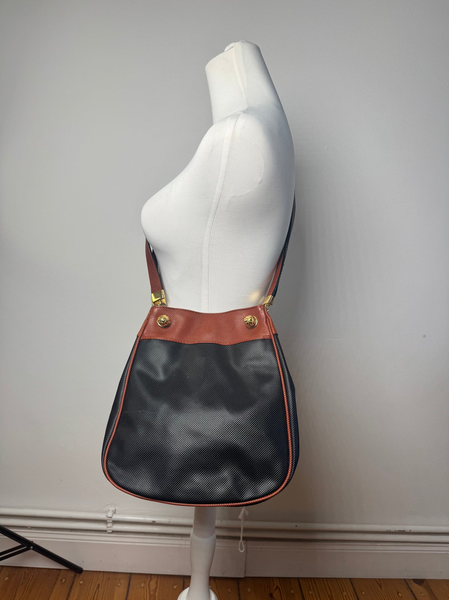 Sac seau vintage en cuir Bottega Veneta noir marron