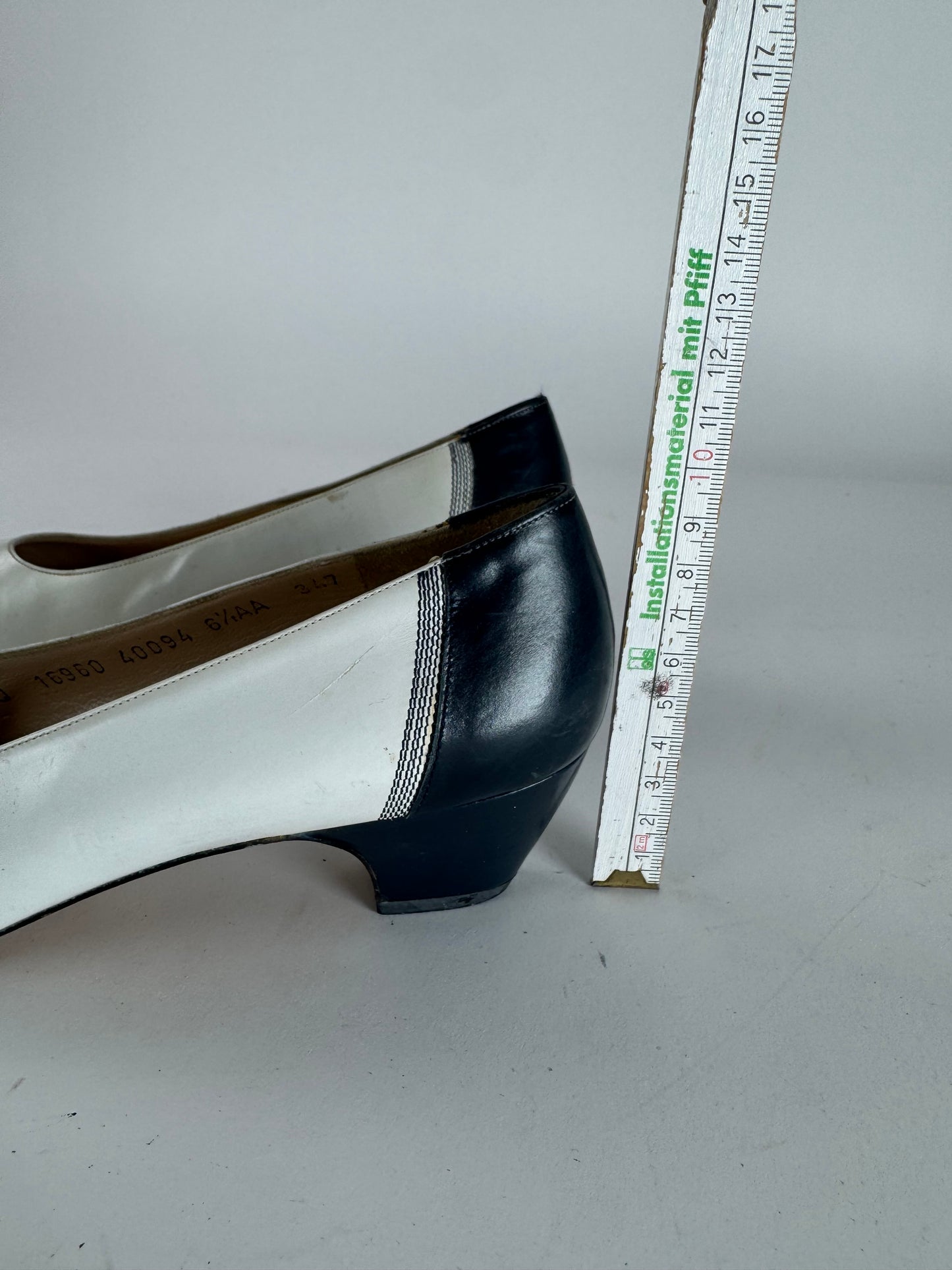Vintage Salvatore Ferragamo Leather Pumps Navy White