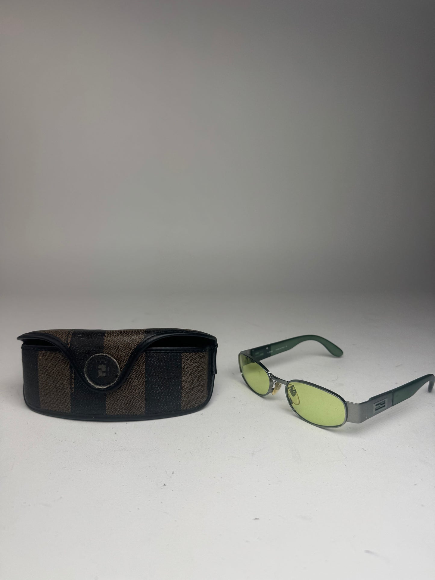 Lunettes de soleil rétro vintage Fendi Roma vertes