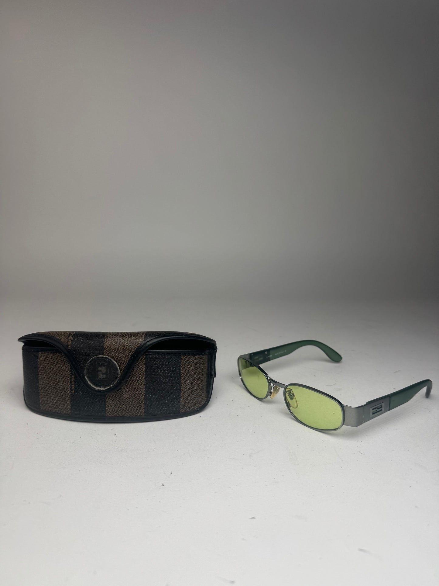 Lunettes de soleil rétro vintage Fendi Roma vertes