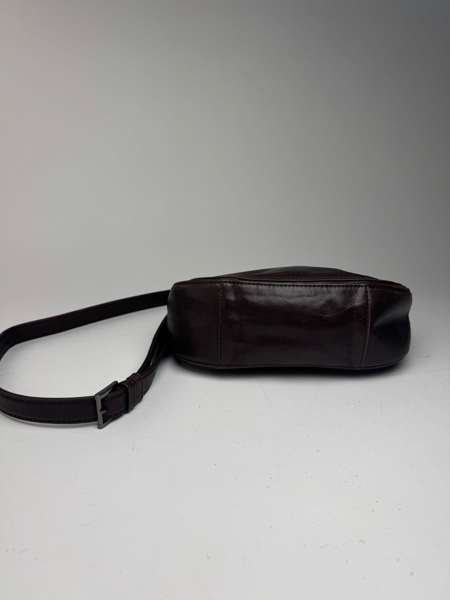 Sac vintage en cuir marron Issey Miyake