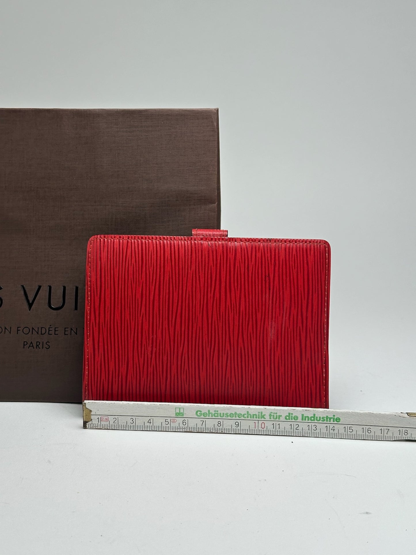 Porte-cartes vintage Louis Vuitton en cuir EPI rouge