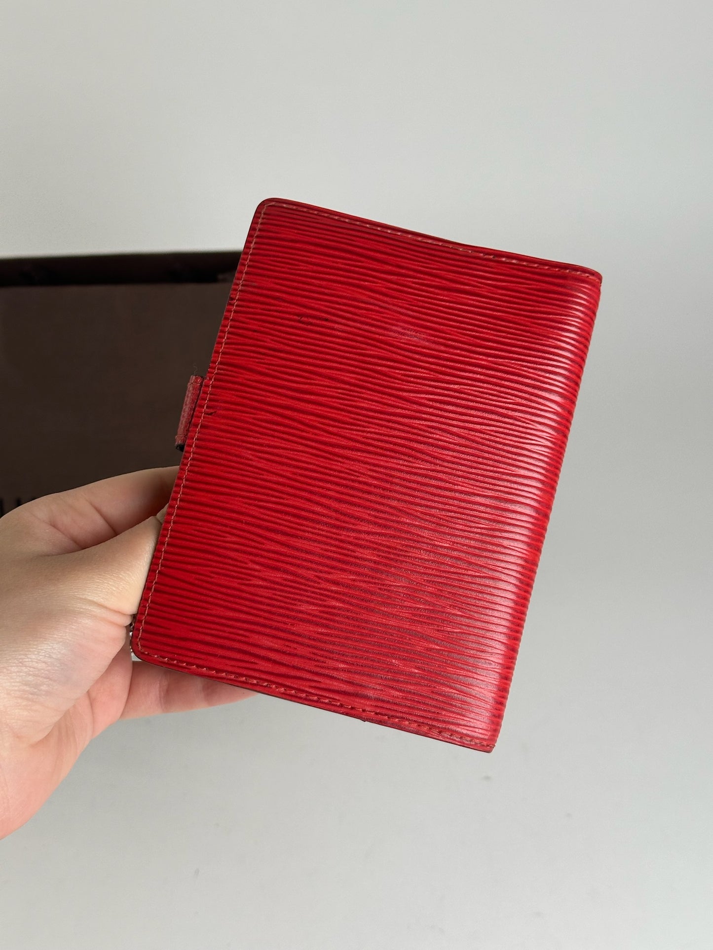 Porte-cartes vintage Louis Vuitton en cuir EPI rouge