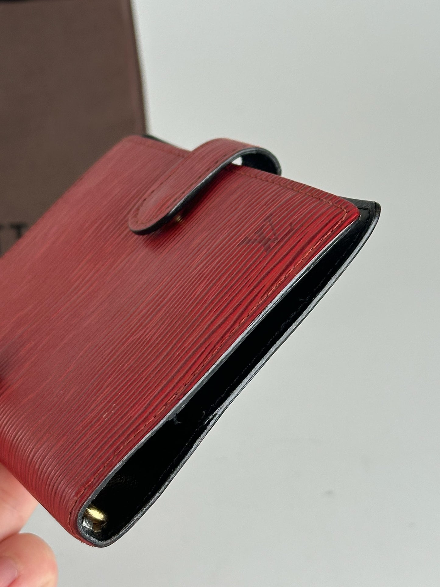 Porte-cartes vintage Louis Vuitton en cuir EPI rouge