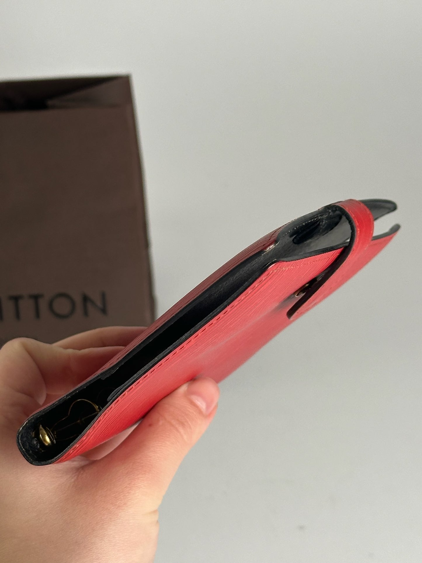 Porte-cartes vintage Louis Vuitton en cuir EPI rouge