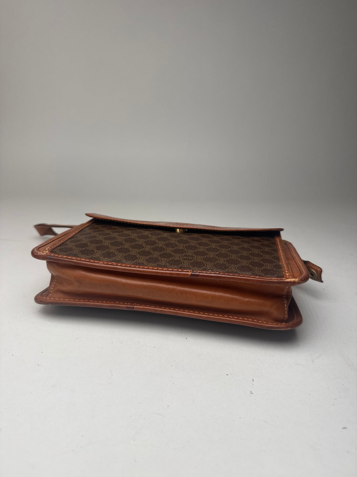 Pochette vintage en cuir monogramme Triomphe de Céline Paris marron