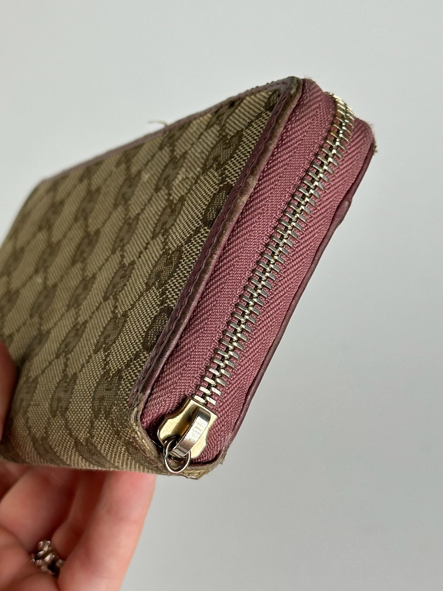 Portefeuille Gucci Monogram vintage beige rose