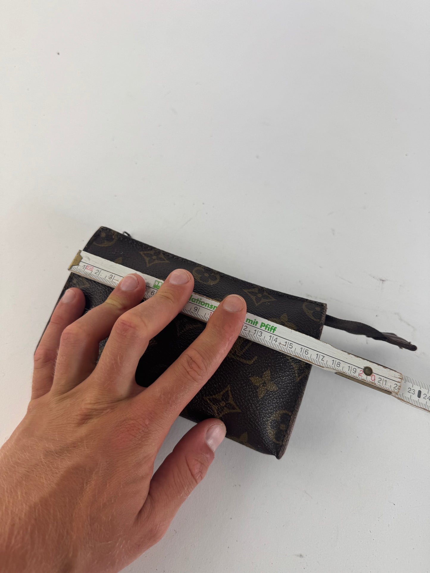 Pochette en cuir monogramme Louis Vuitton vintage