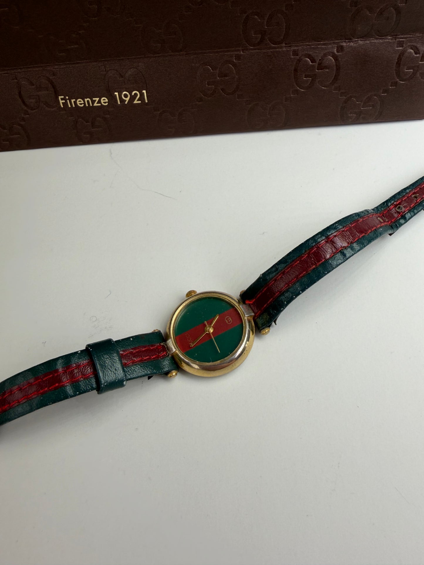Vintage Gucci Leather Strap Watch Green Red Gold-Tone Damaged