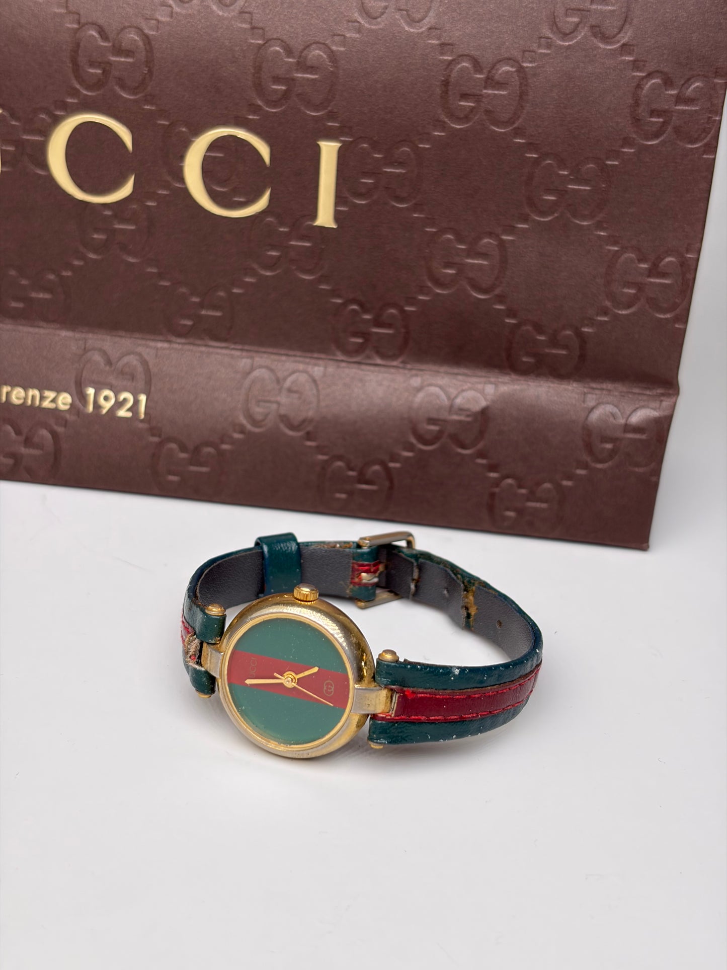 Vintage Gucci Leather Strap Watch Green Red Gold-Tone Damaged