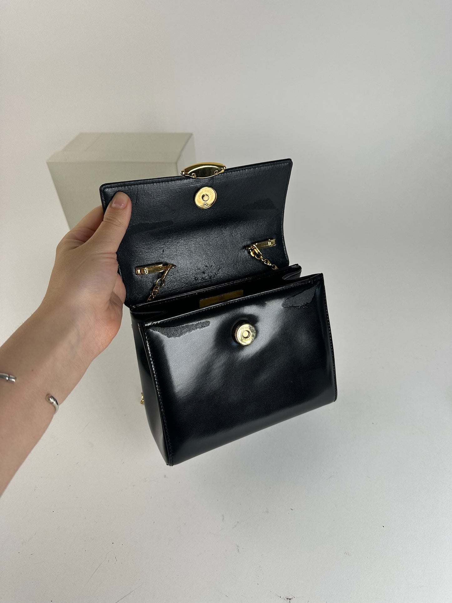 Sac vintage en cuir verni noir Givenchy