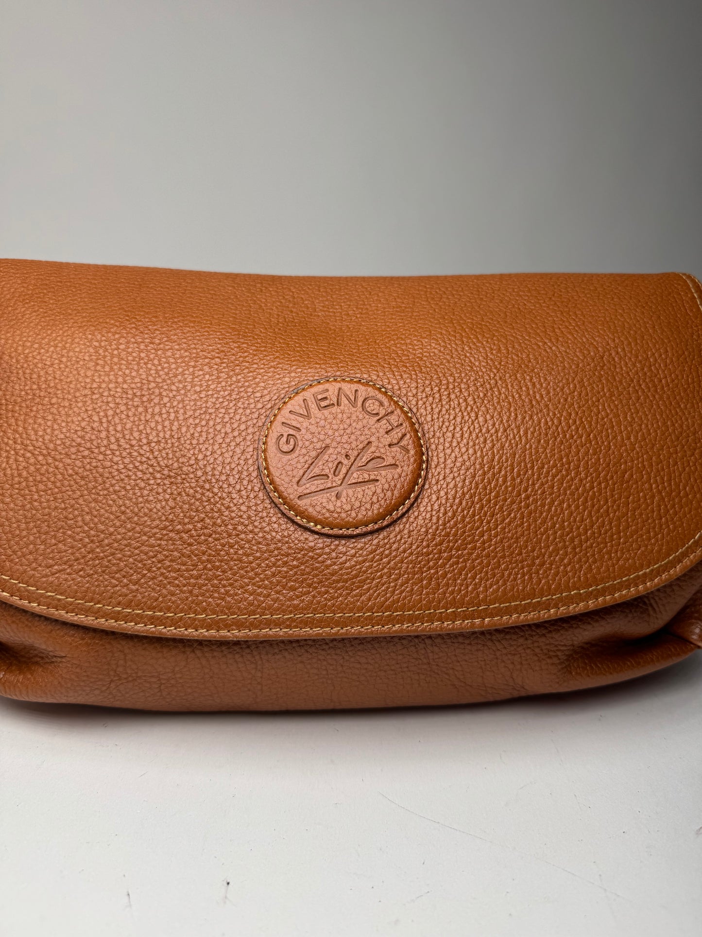 Pochette vintage en cuir marron Givenchy