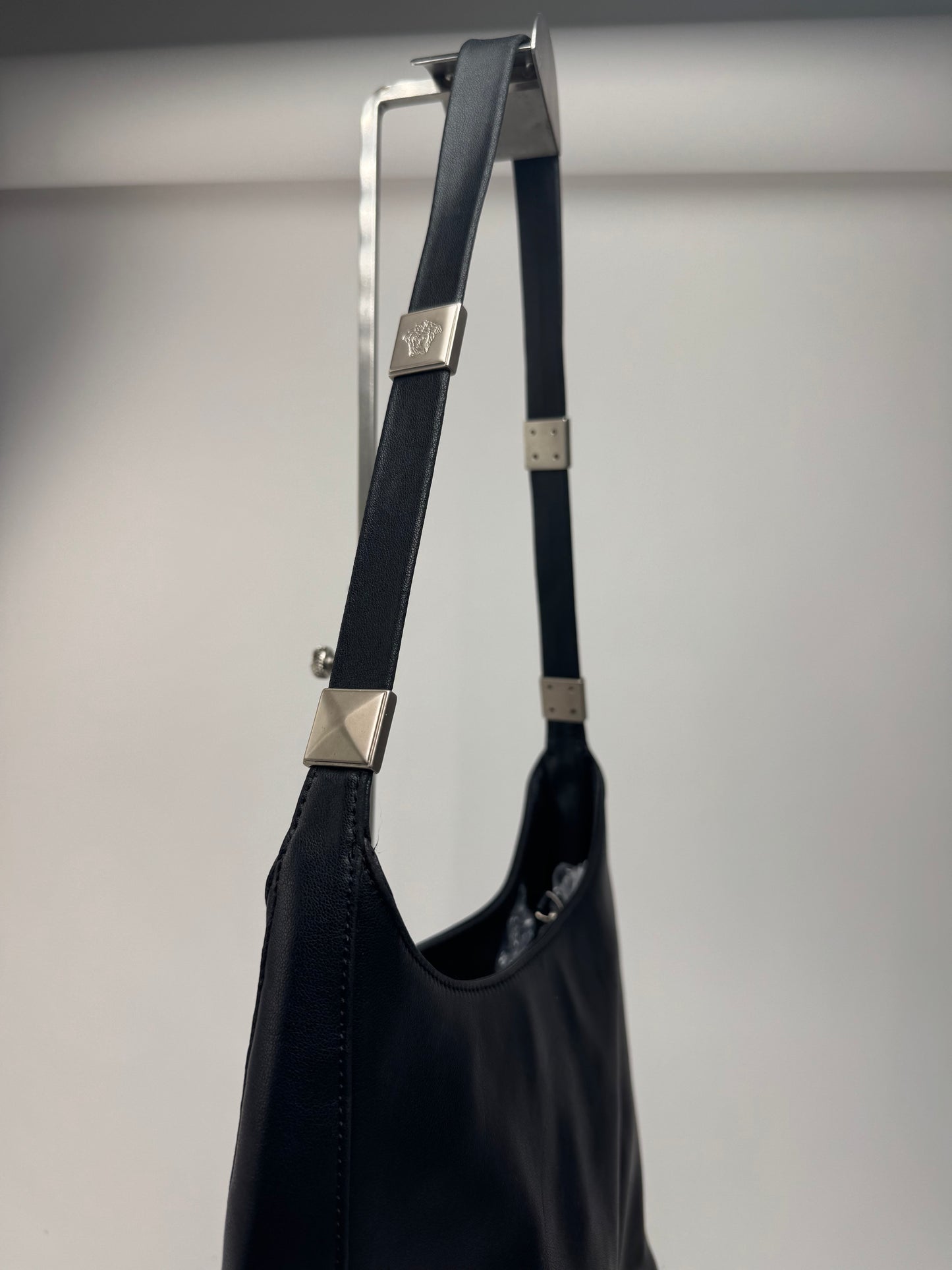 Sac vintage en cuir noir Gianni Versace
