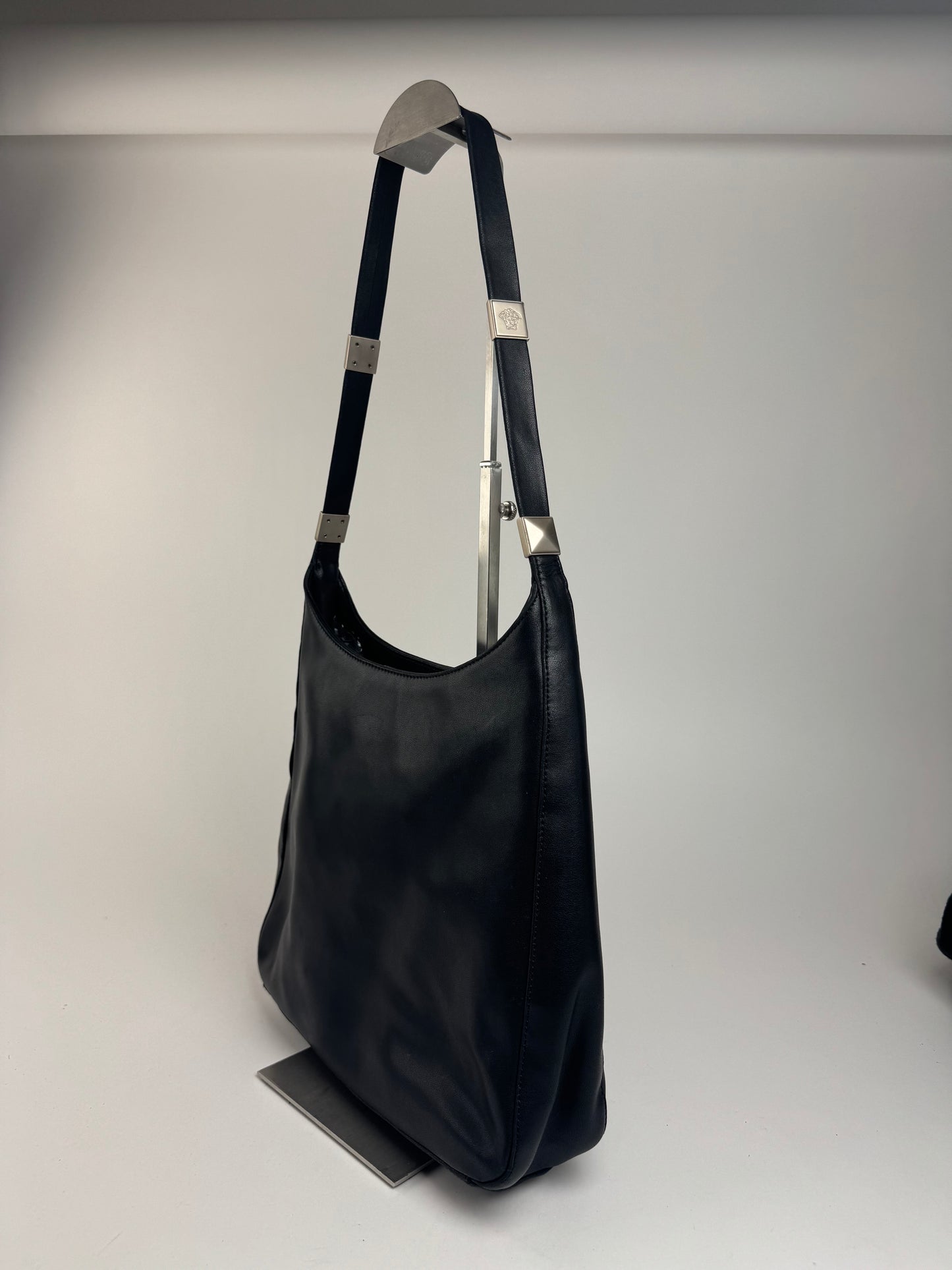 Sac vintage en cuir noir Gianni Versace