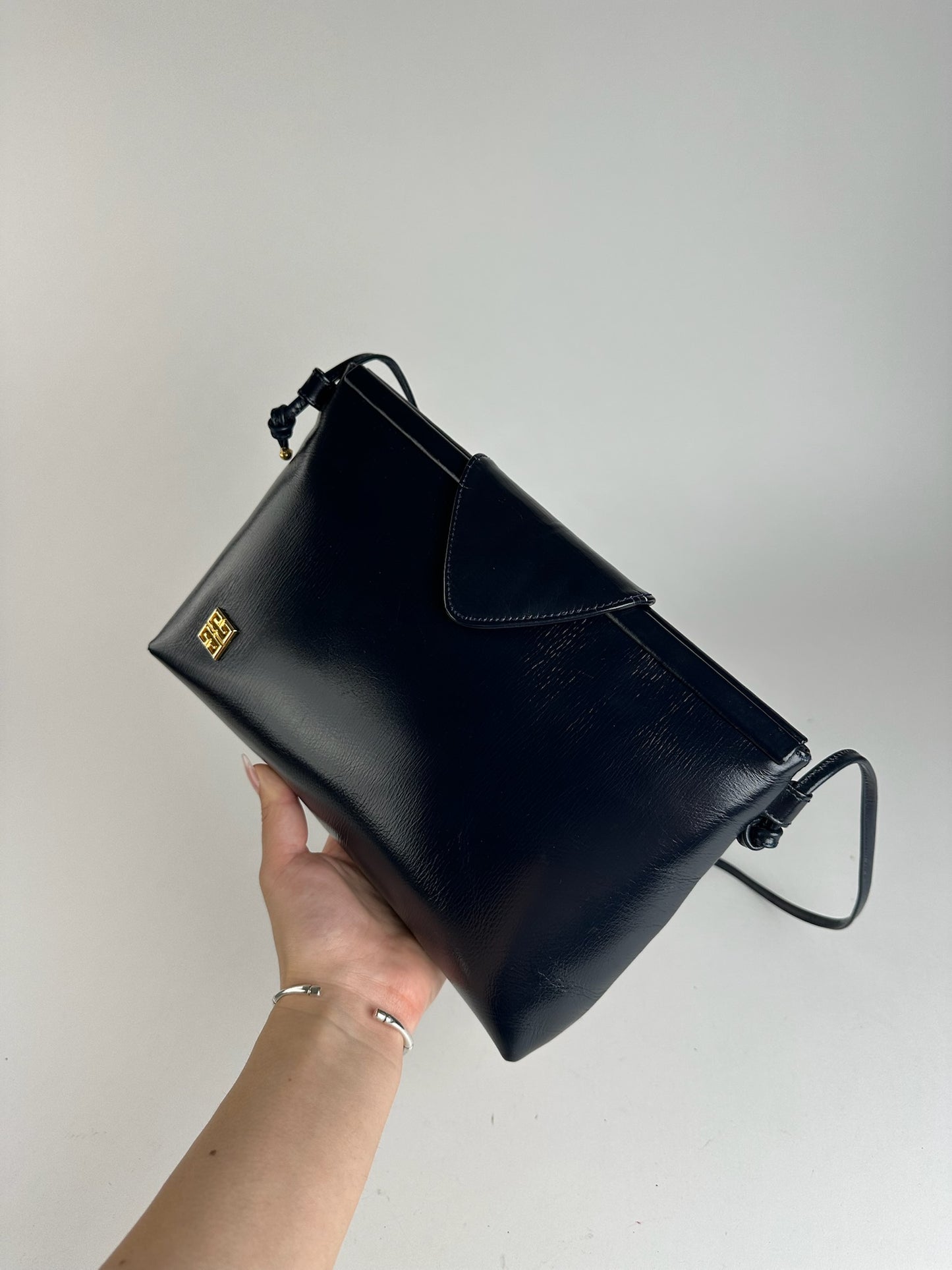 Sac vintage en cuir verni noir Givenchy