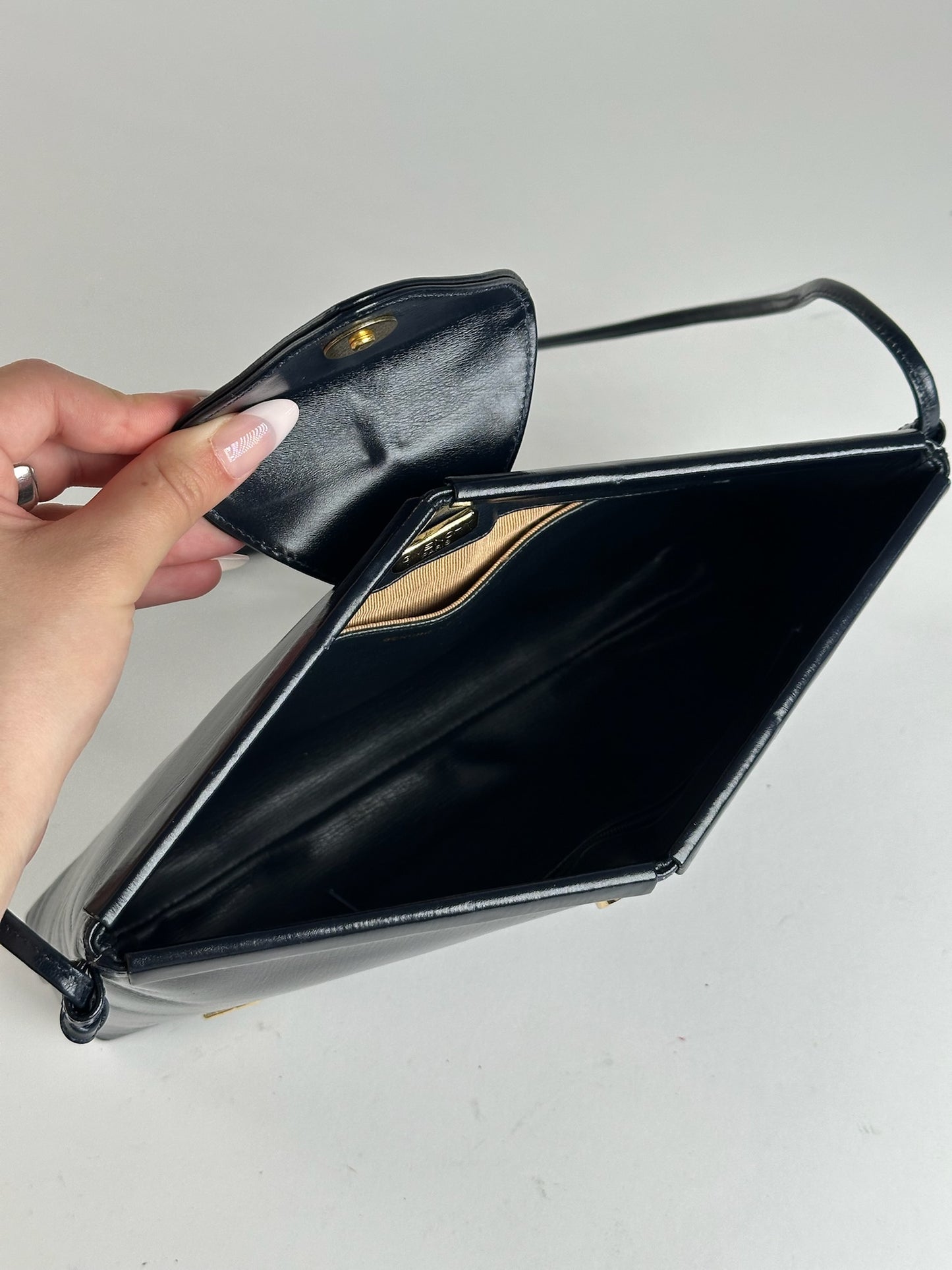 Sac vintage en cuir verni noir Givenchy