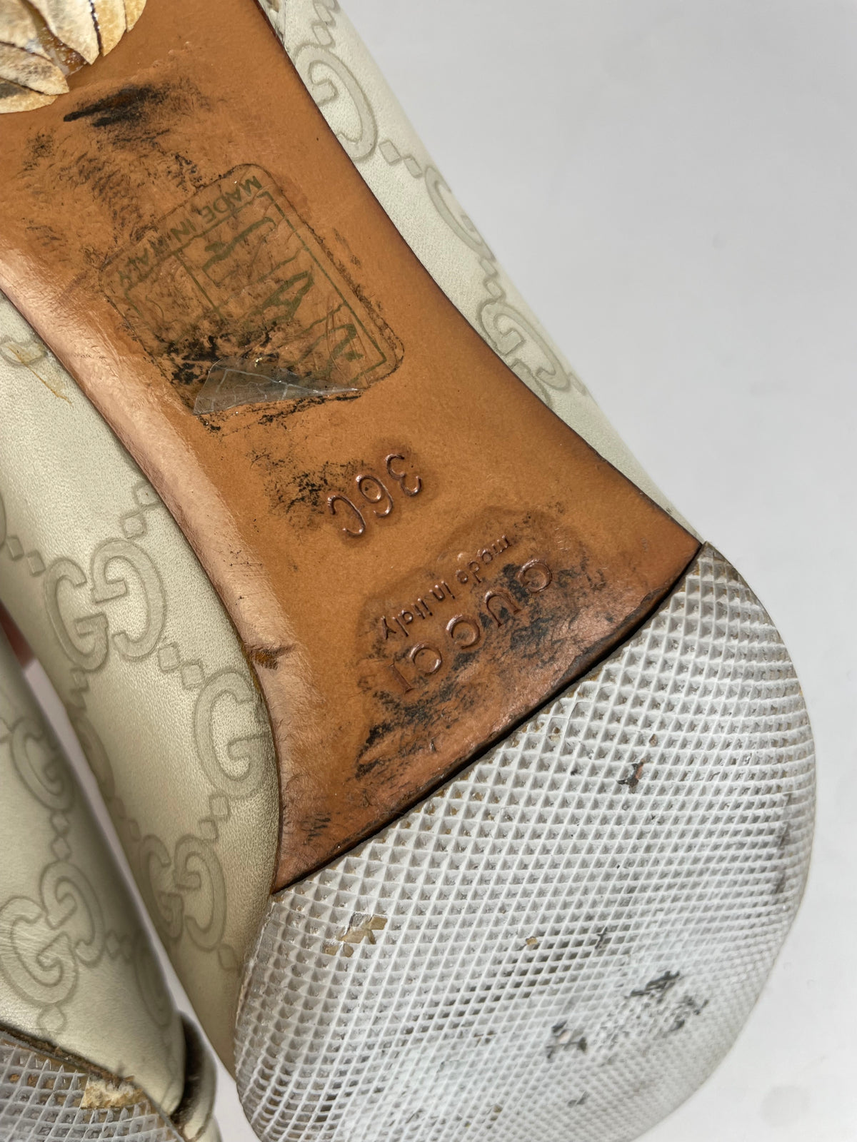 Vintage Gucci GG Monogram Canvas Chain Pumps Early 2000s Cream EU36