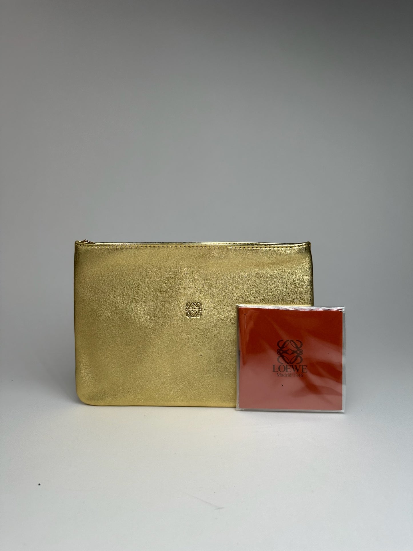 Pochette vintage Loewe Madrid en cuir doré