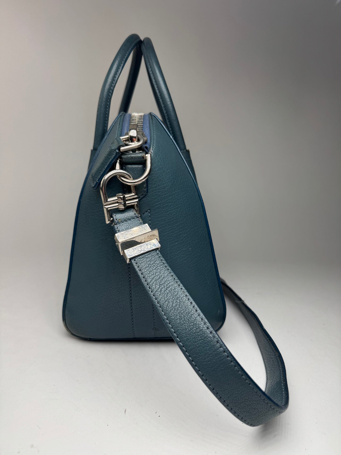 Sac vintage en cuir Givenchy Antigona bleu