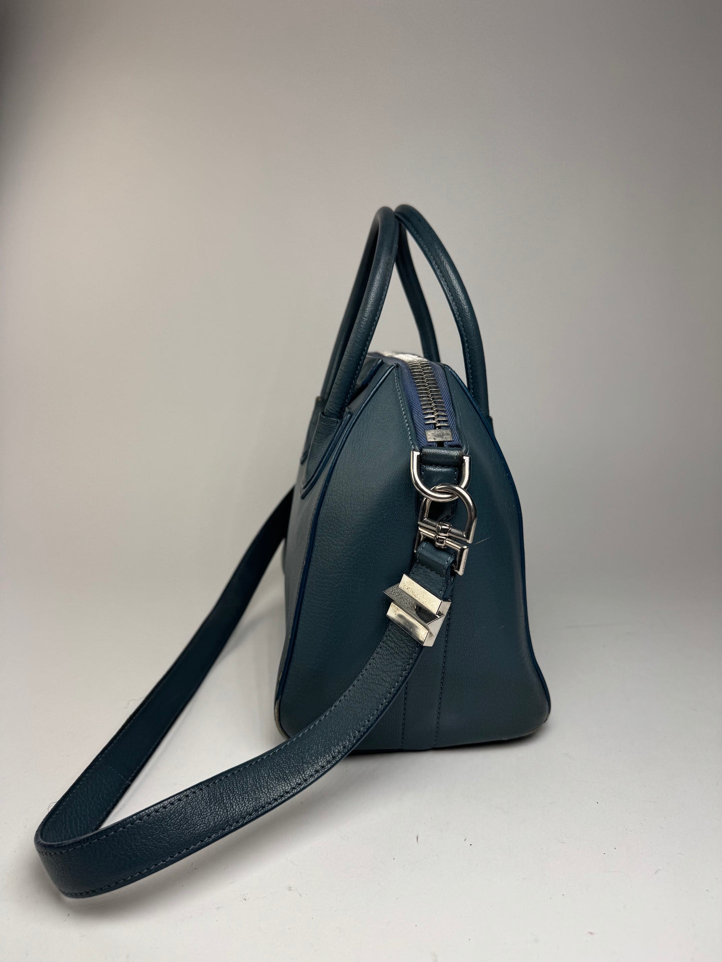 Sac vintage en cuir Givenchy Antigona bleu