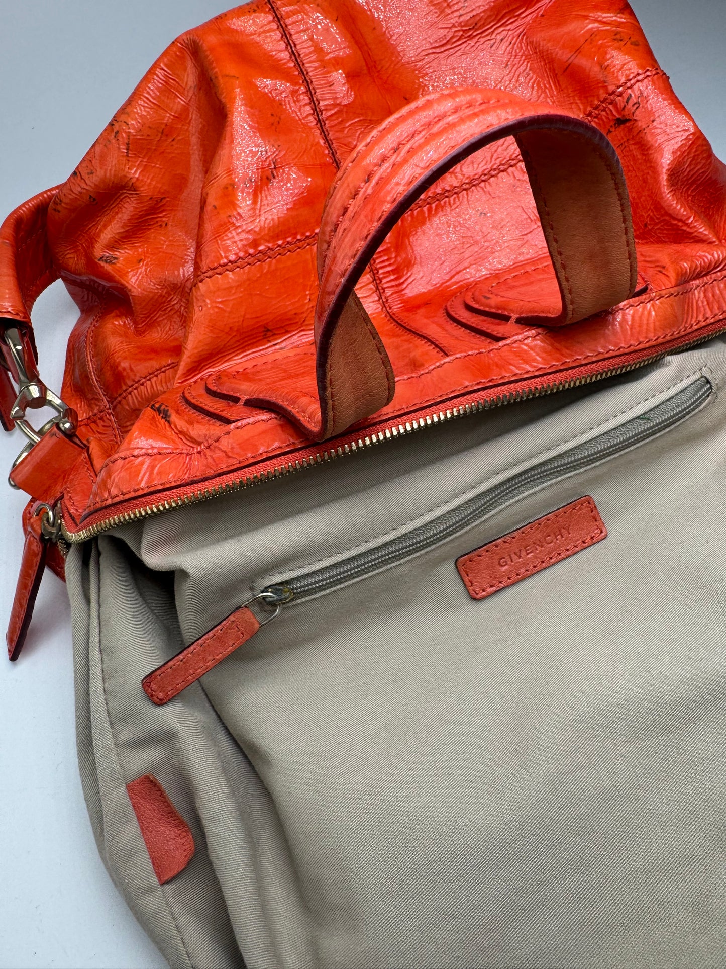 Sac vintage Givenchy Nightingale en cuir verni à deux voies Orange