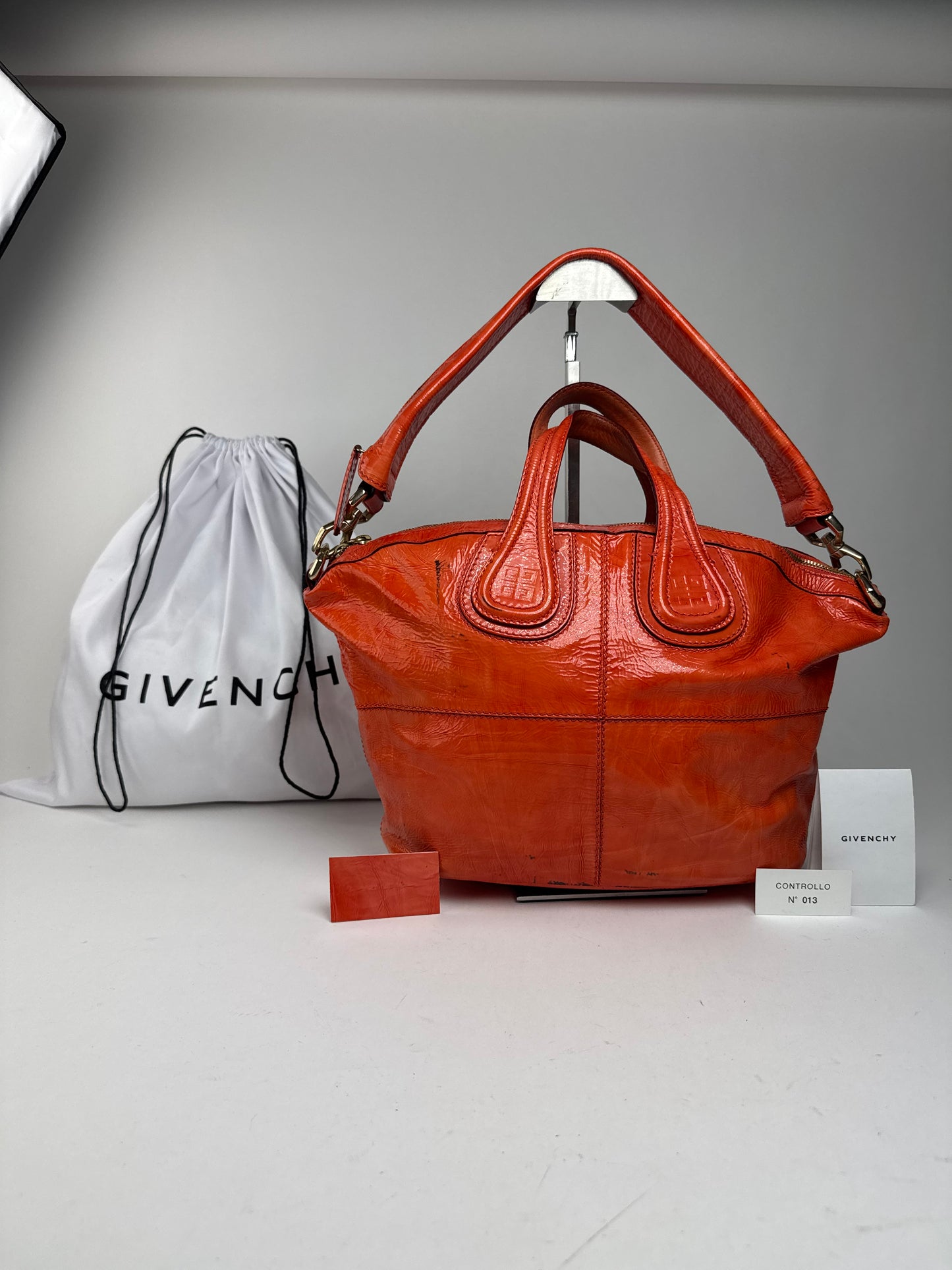 Sac vintage Givenchy Nightingale en cuir verni à deux voies Orange