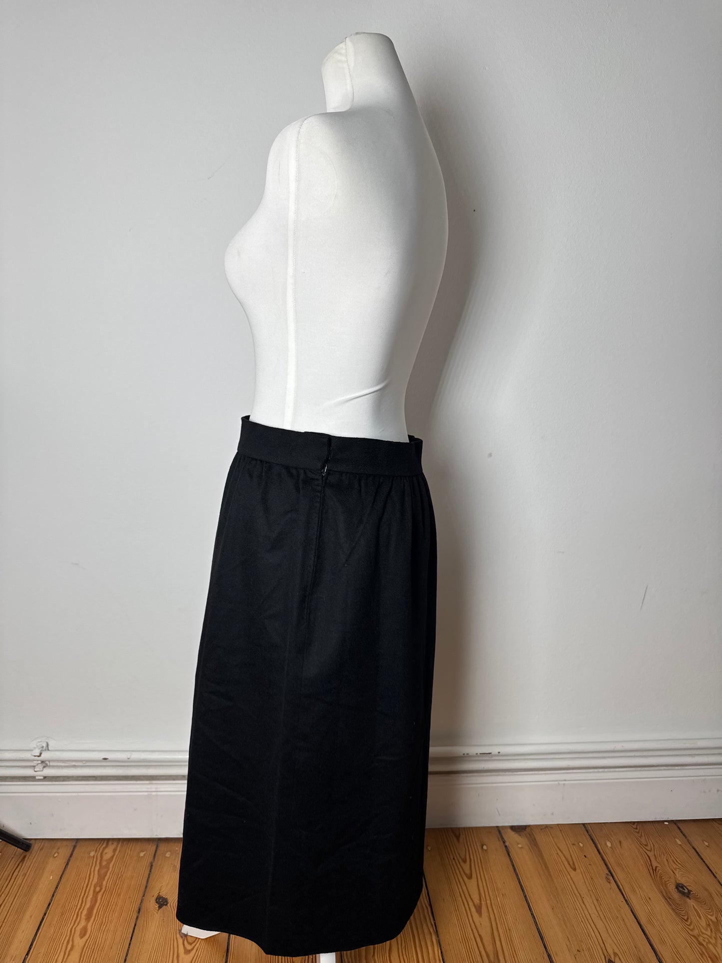 Vintage Guvenchy Skirt Black M