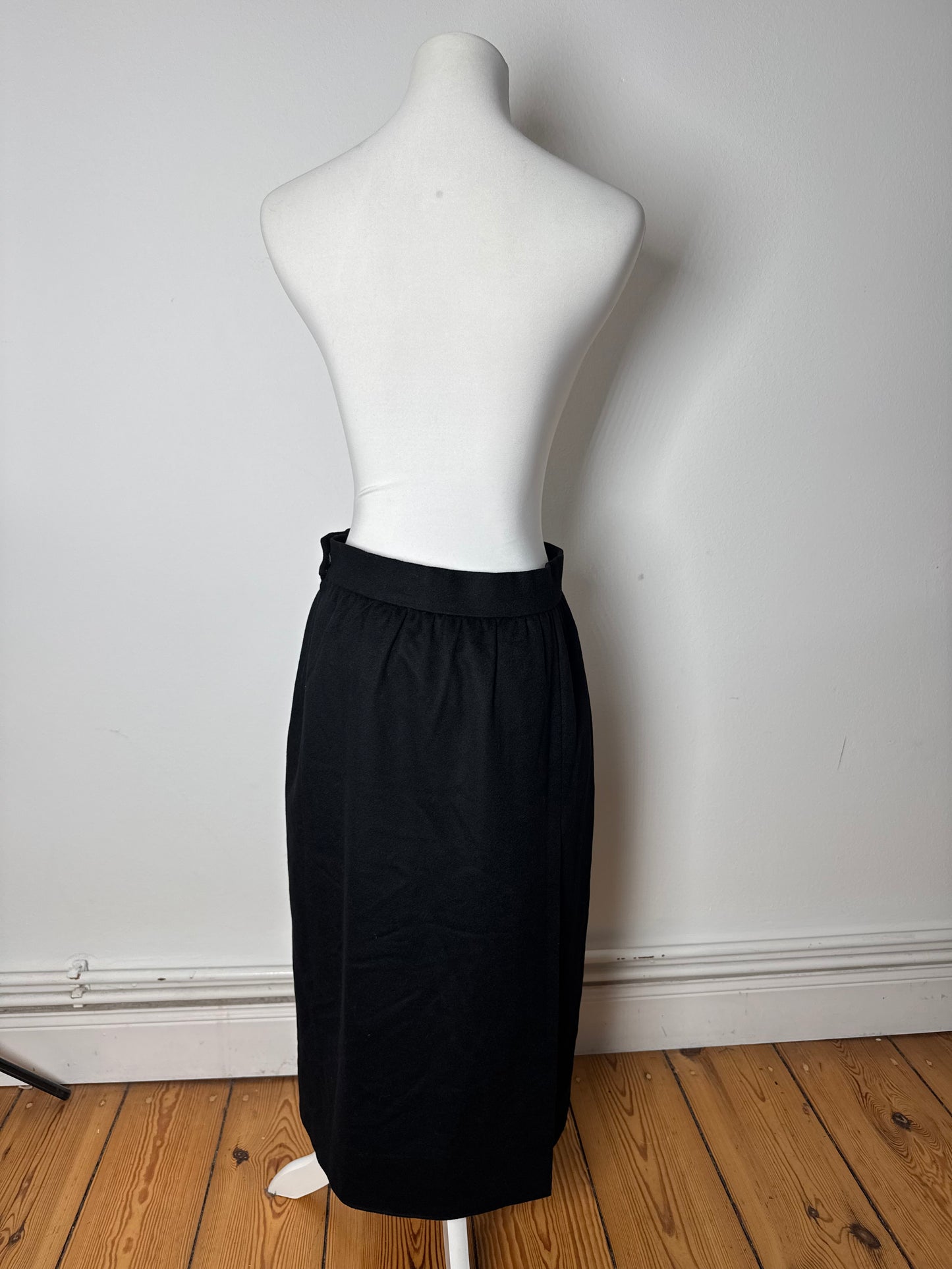 Vintage Guvenchy Skirt Black M