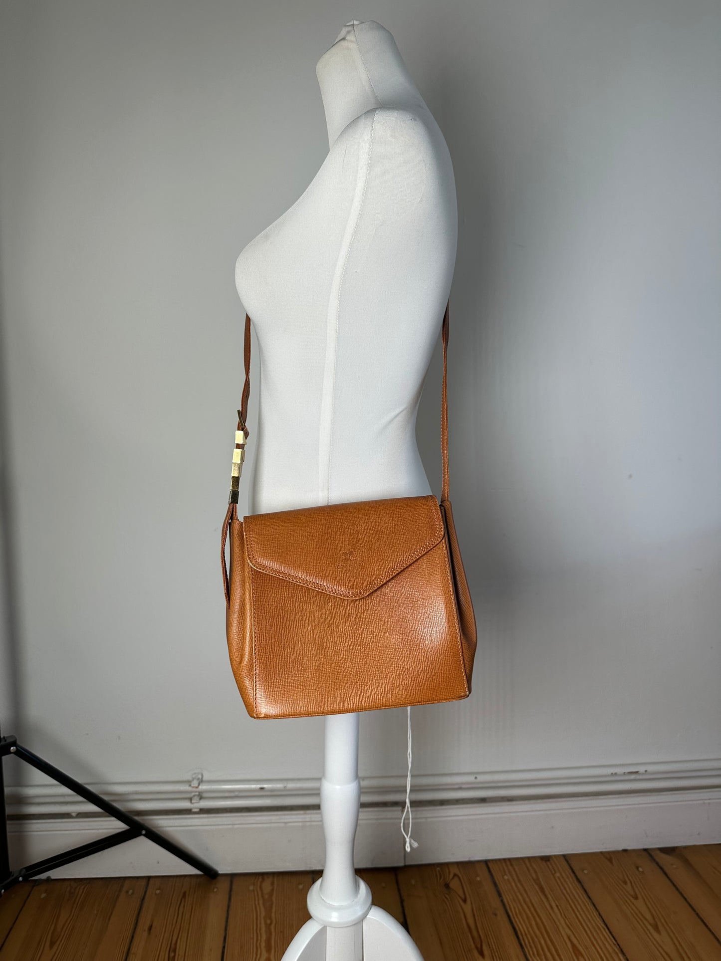 Vintage Courreges Textured Leather Shoulder Bag Tan Gold Y2K