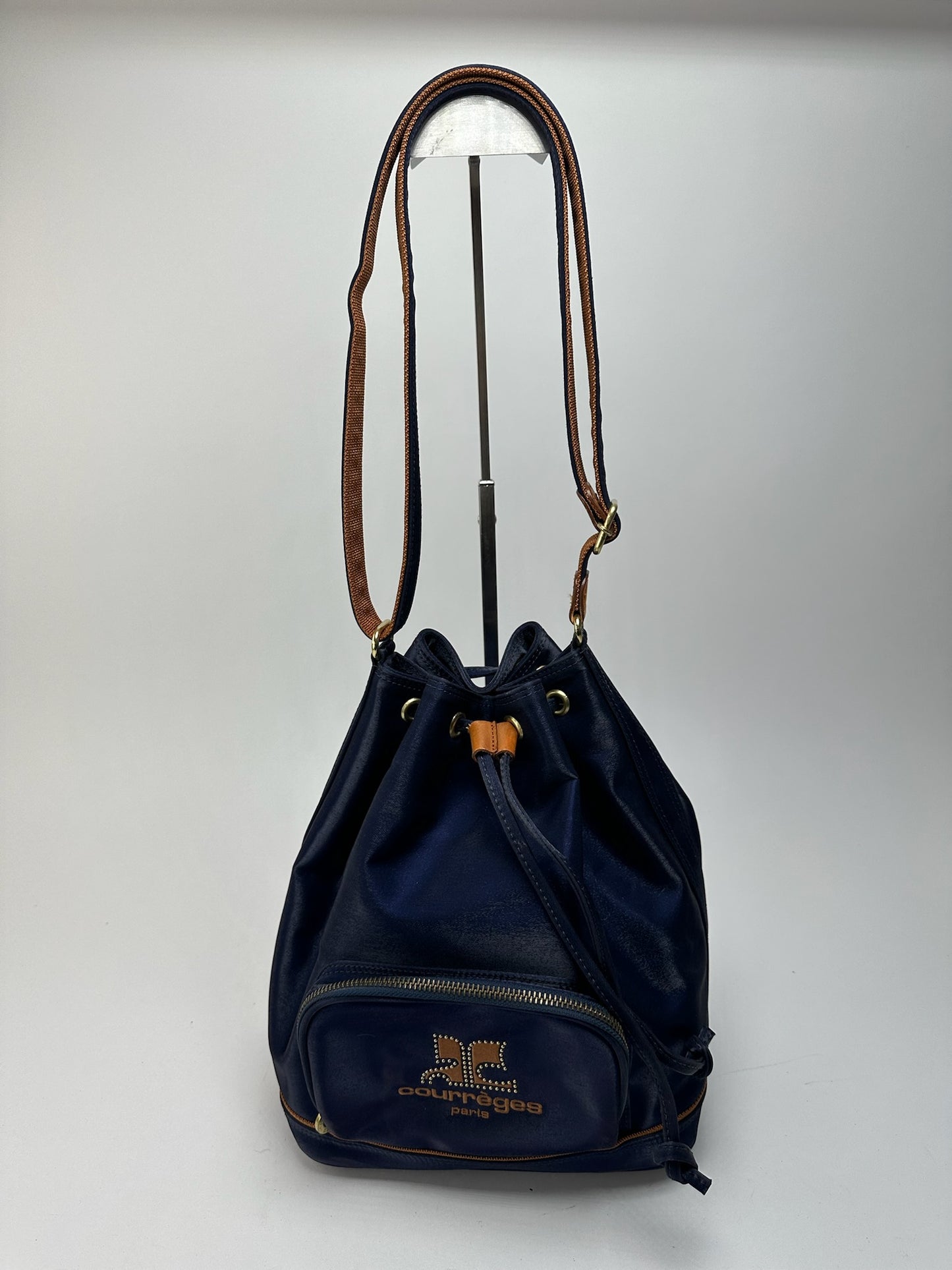 Sac seau vintage en cuir Courreges Paris bleu marine