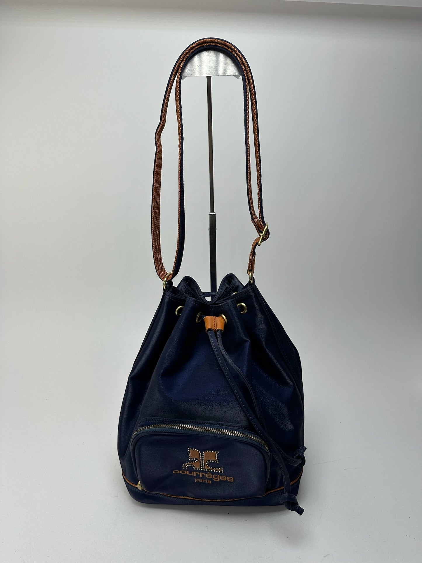 Sac seau vintage en cuir Courreges Paris bleu marine