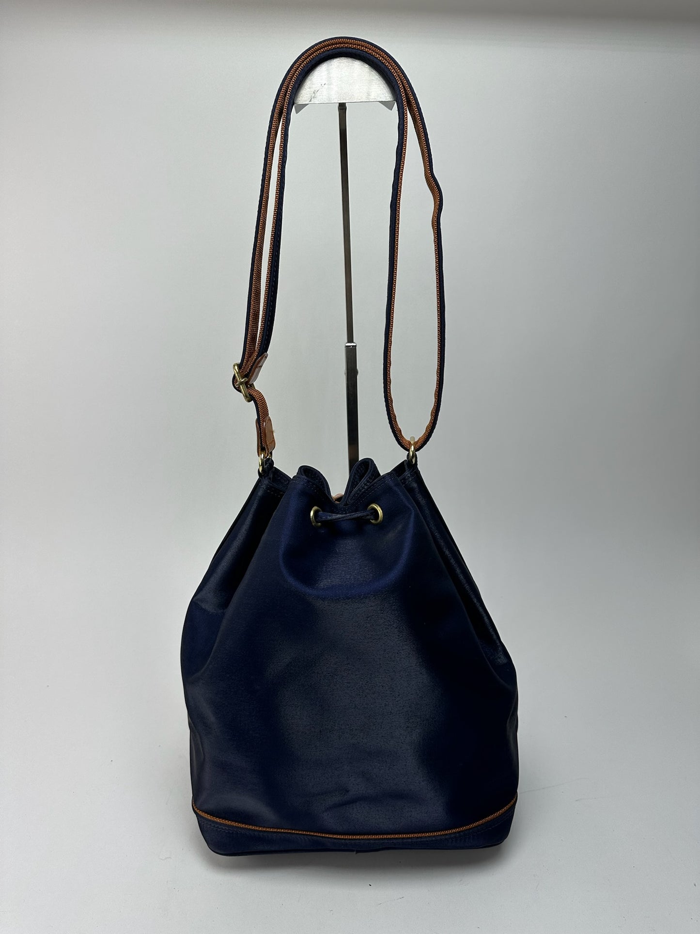 Sac seau vintage en cuir Courreges Paris bleu marine