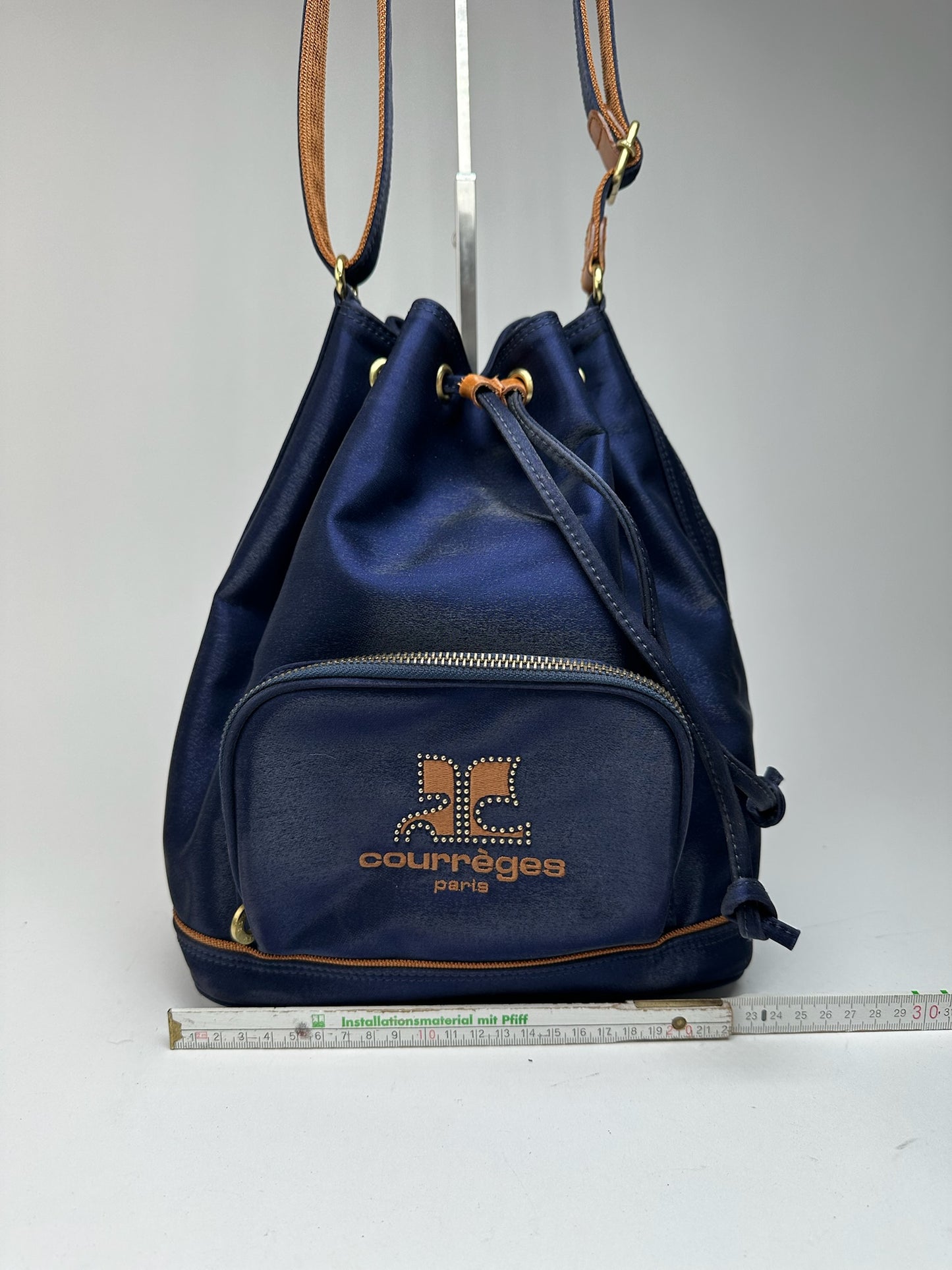 Sac seau vintage en cuir Courreges Paris bleu marine
