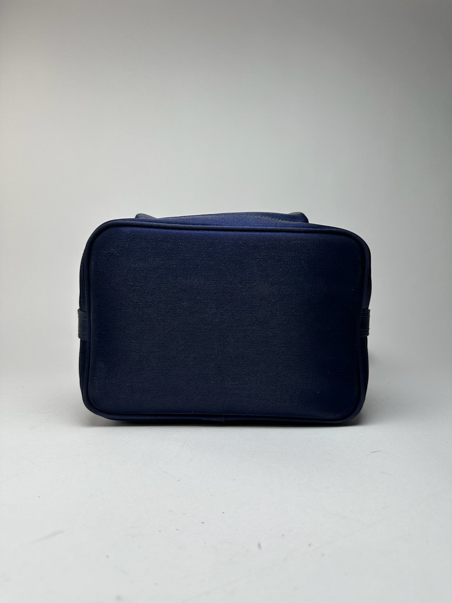 Sac seau vintage en cuir Courreges Paris bleu marine