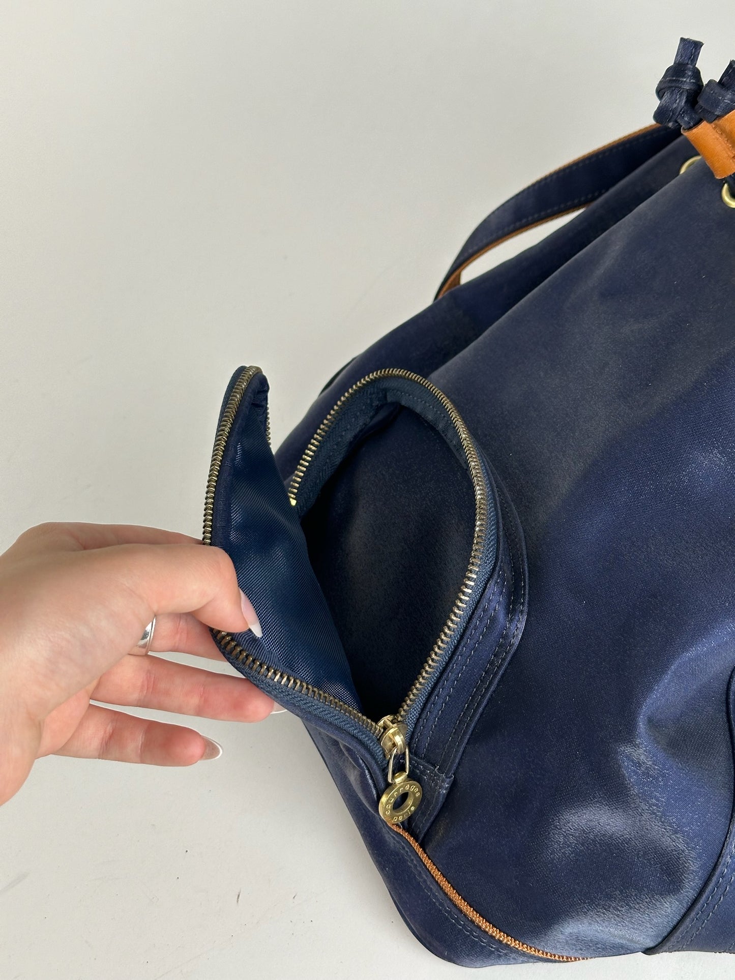 Sac seau vintage en cuir Courreges Paris bleu marine