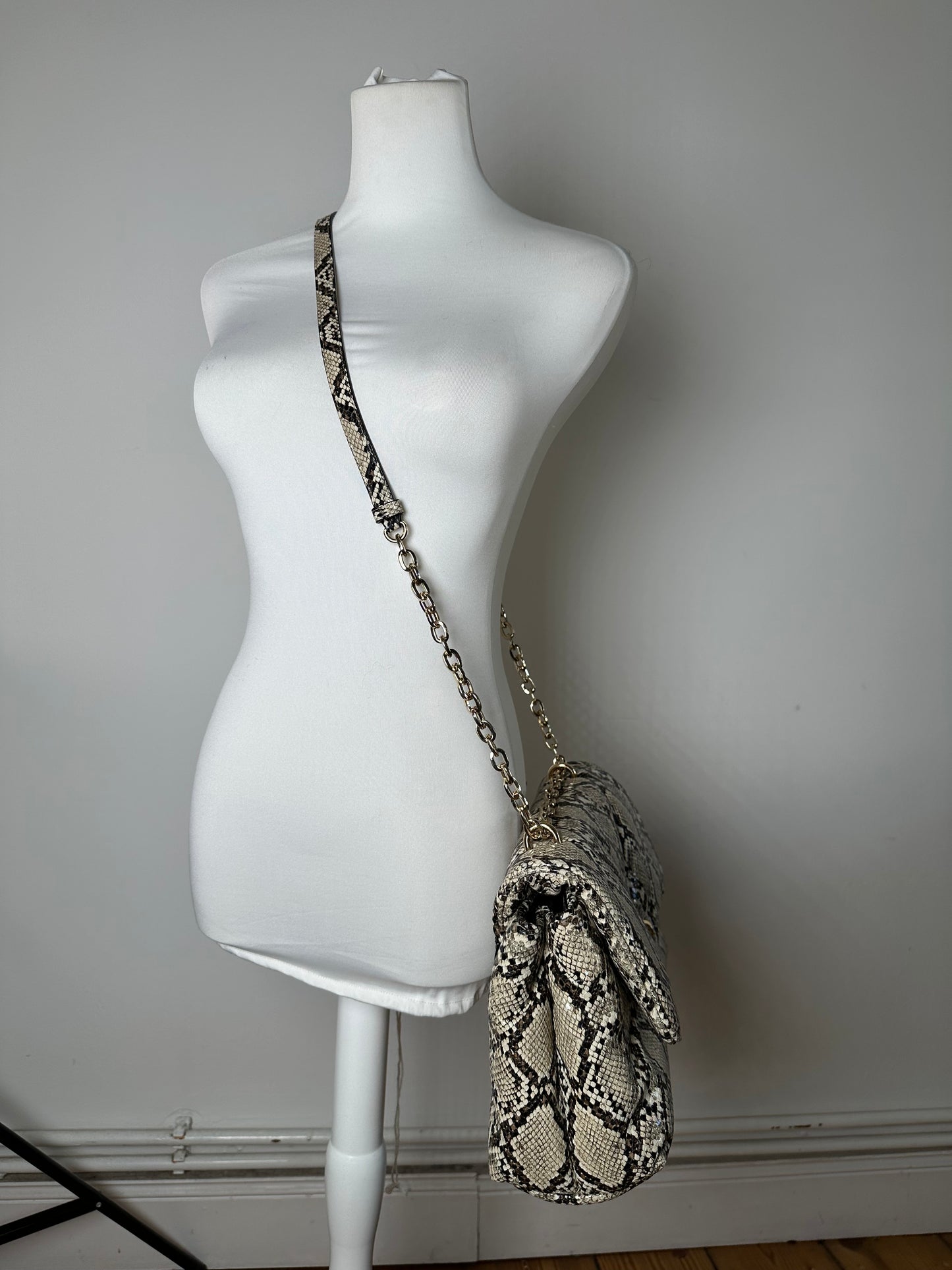 Vintage Emporio Armani Snakeskin Leather Shoulder Bag Y2K Cream Black
