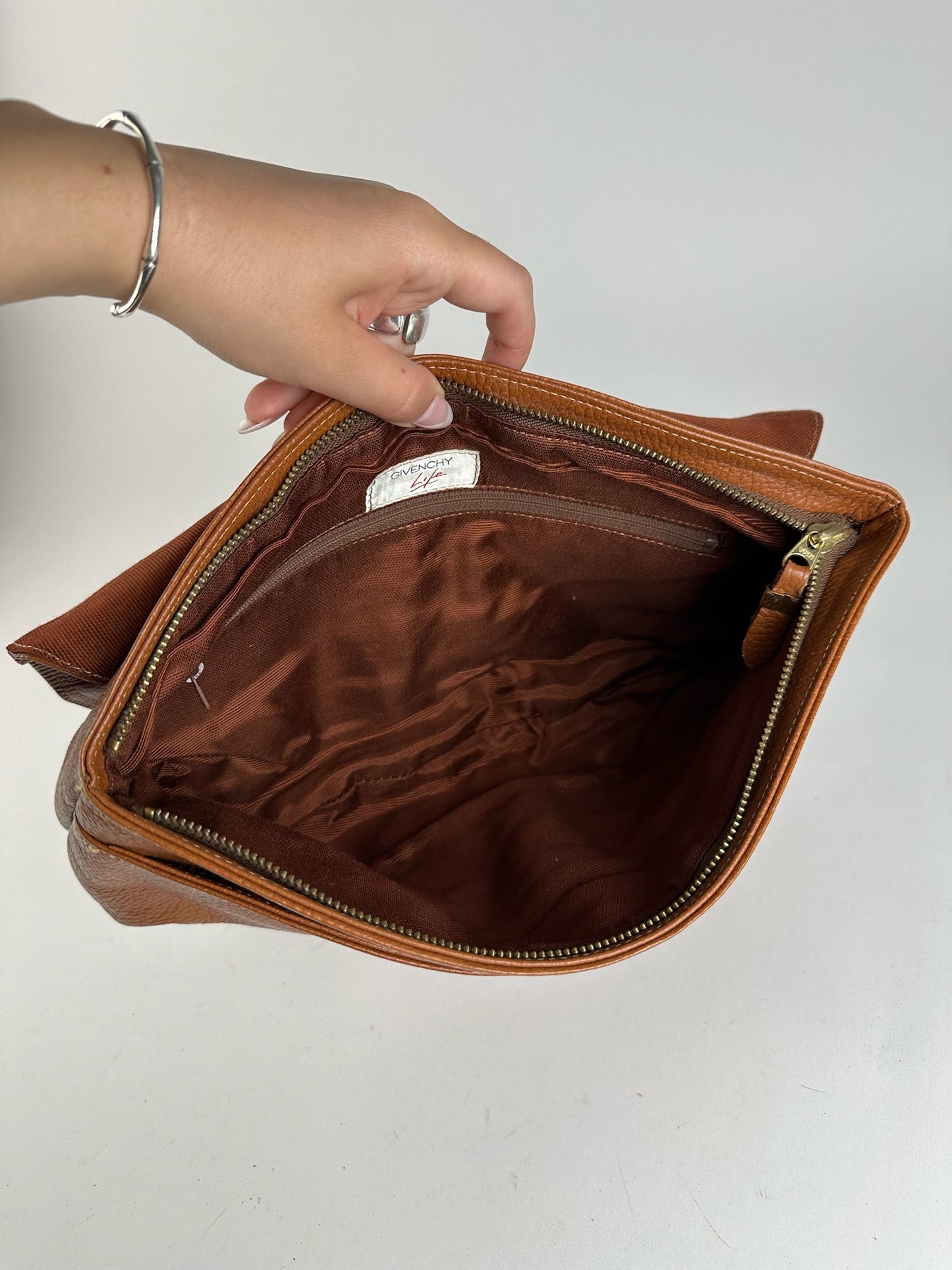 Pochette vintage en cuir marron Givenchy