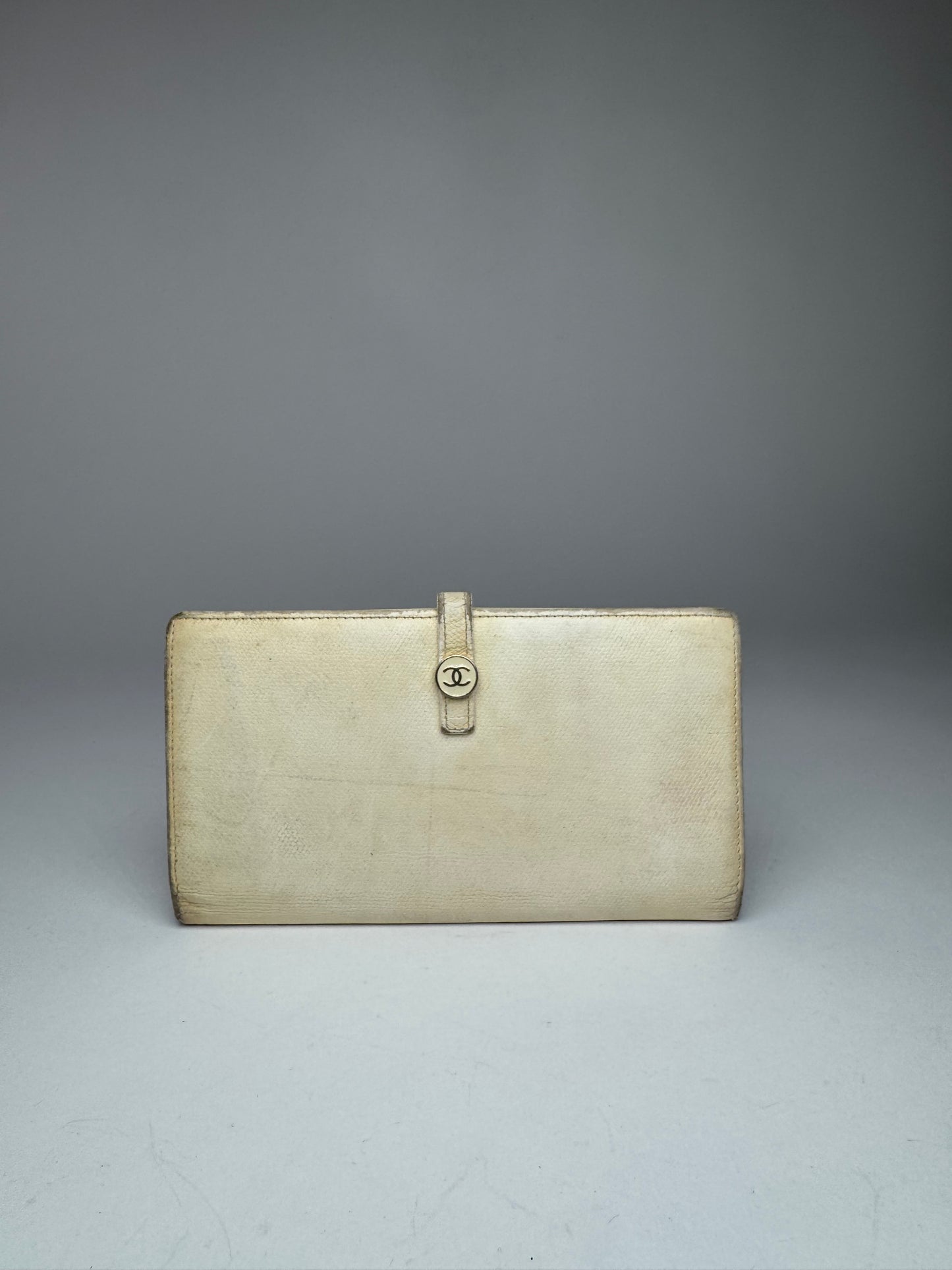 Vintage Chanel Leather Wallet White