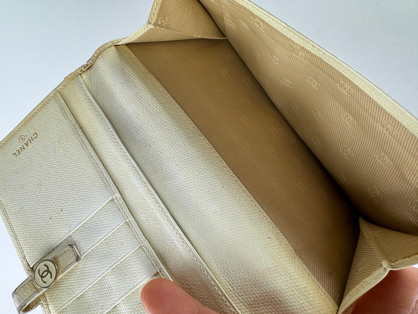 Vintage Chanel Leather Wallet White