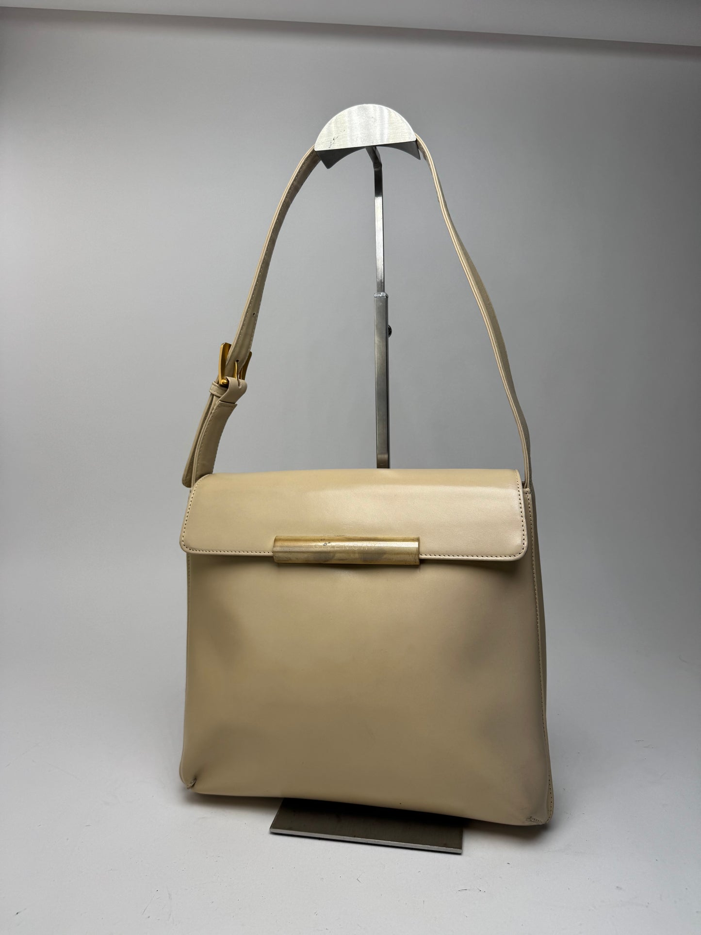 Sac vintage en cuir beige Givenchy