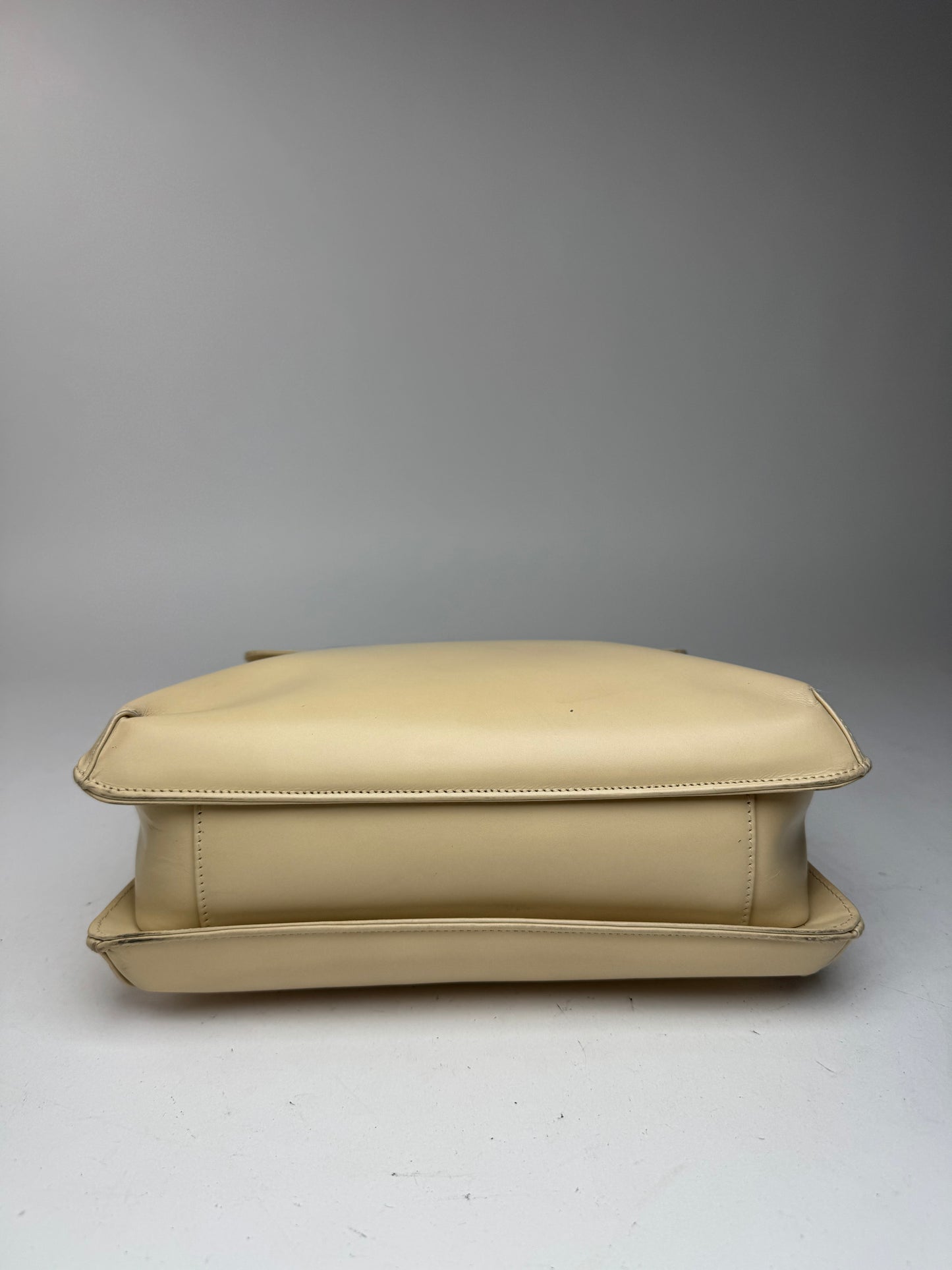 Sac vintage en cuir beige Givenchy