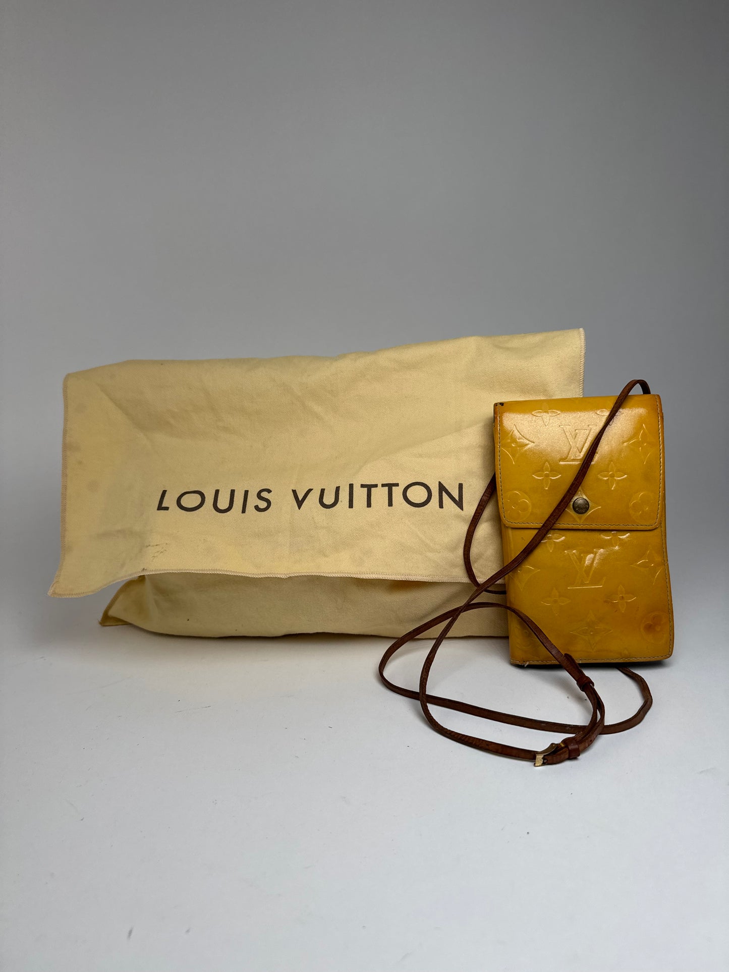 Sac vintage Louis Vuitton Vernis en cuir jaune