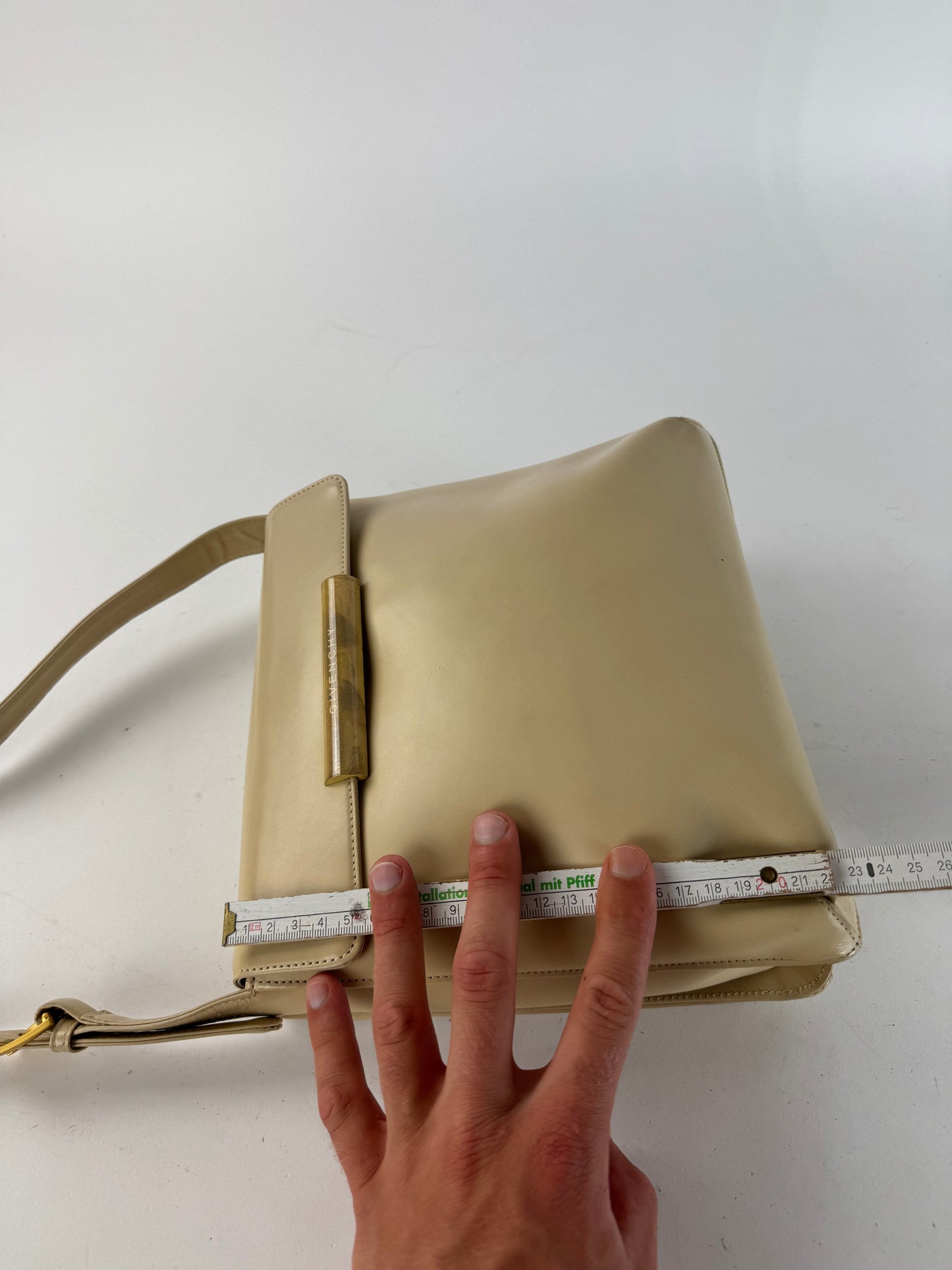 Sac vintage en cuir beige Givenchy