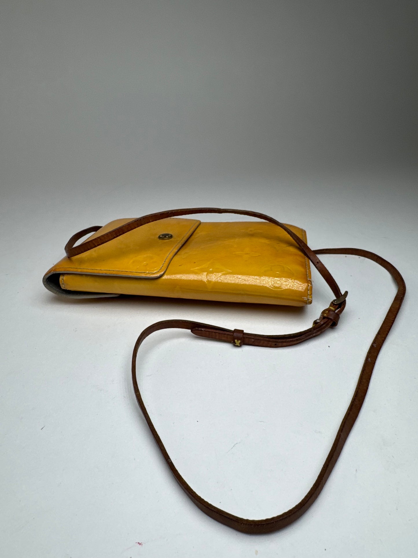 Sac vintage Louis Vuitton Vernis en cuir jaune