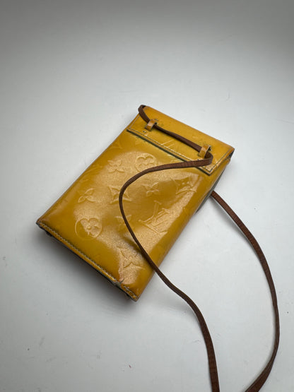 Sac vintage Louis Vuitton Vernis en cuir jaune