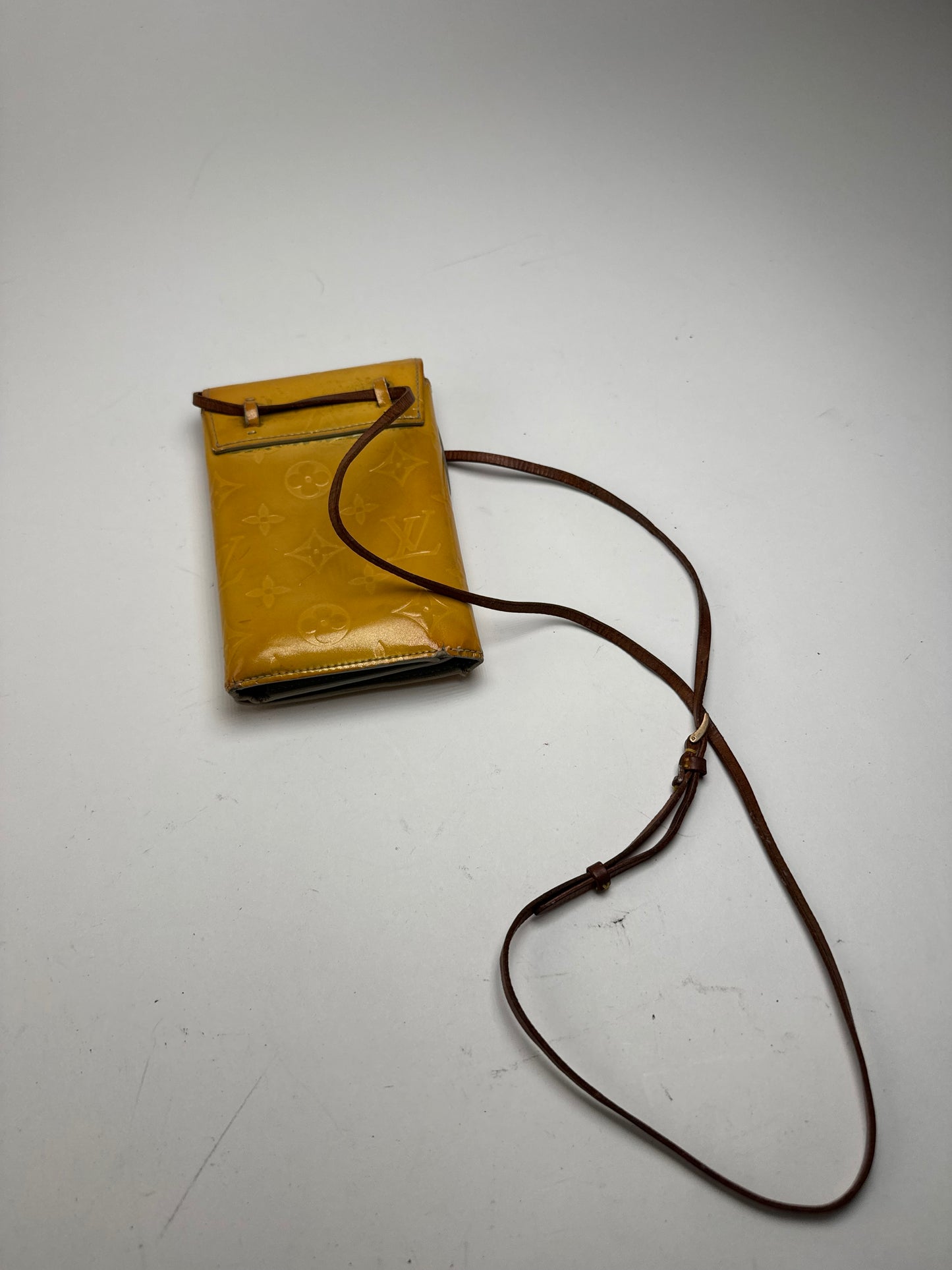 Sac vintage Louis Vuitton Vernis en cuir jaune